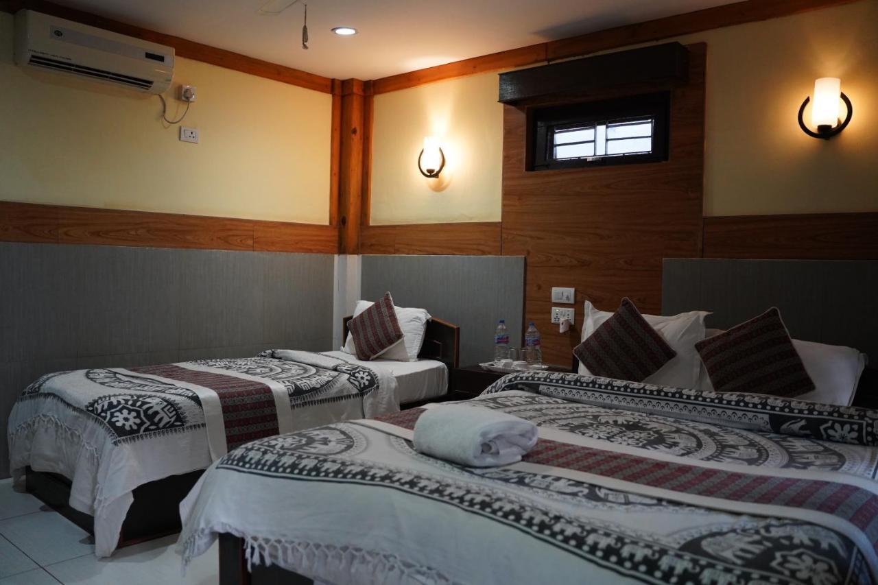 Chitwan Riverside Resort Саураха Экстерьер фото