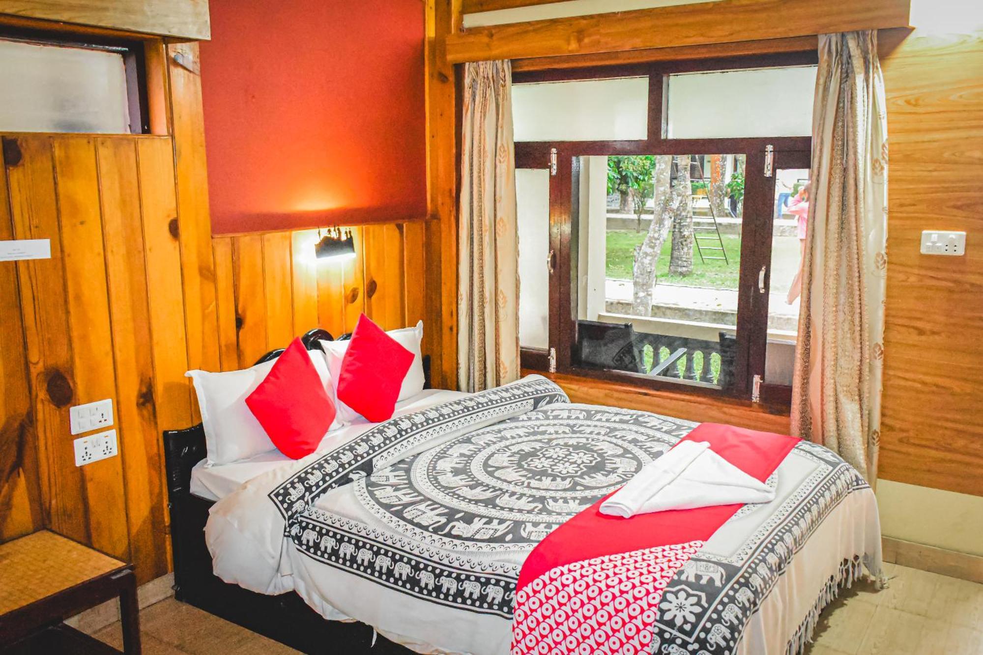 Chitwan Riverside Resort Саураха Экстерьер фото