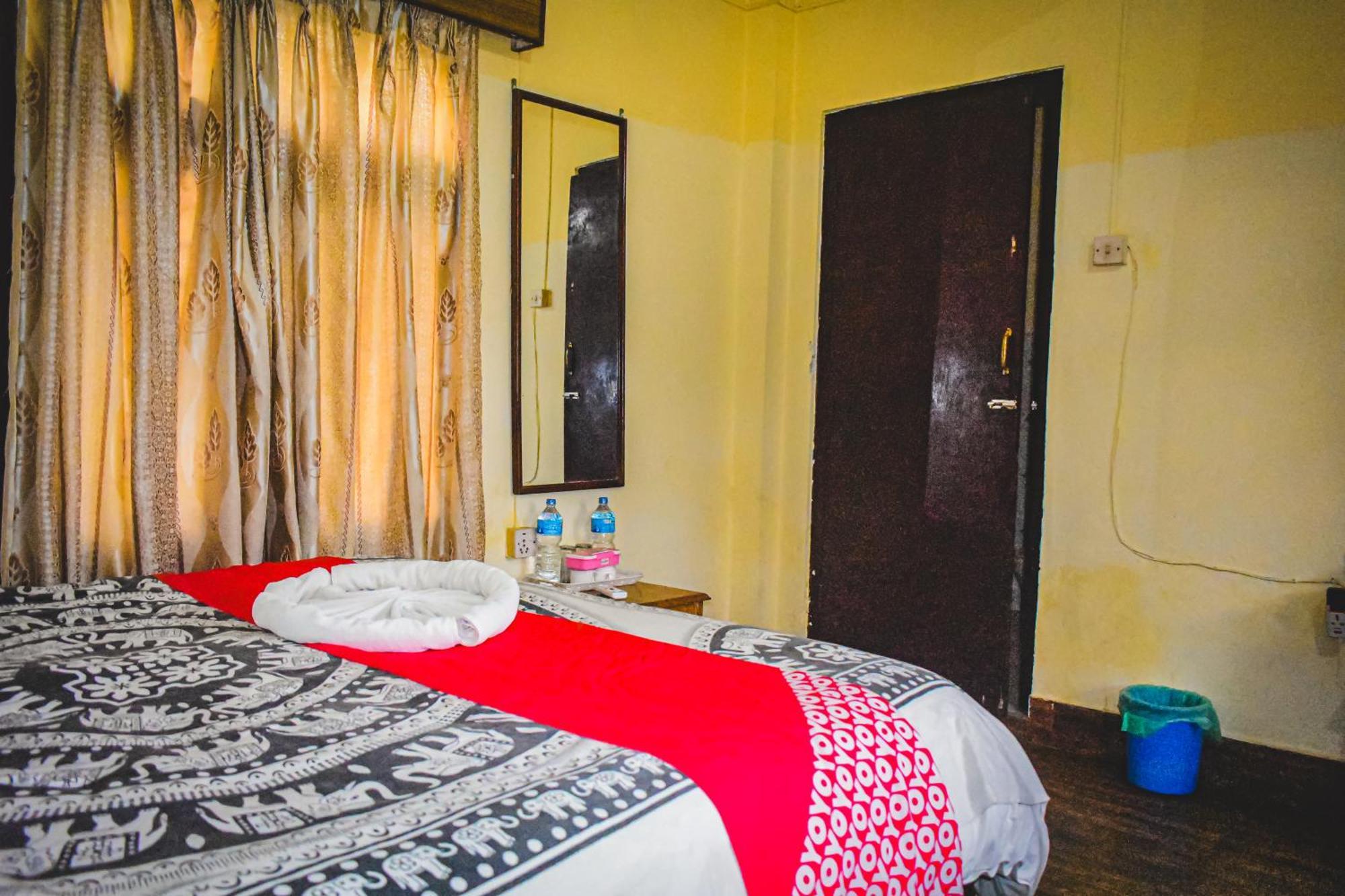 Chitwan Riverside Resort Саураха Экстерьер фото