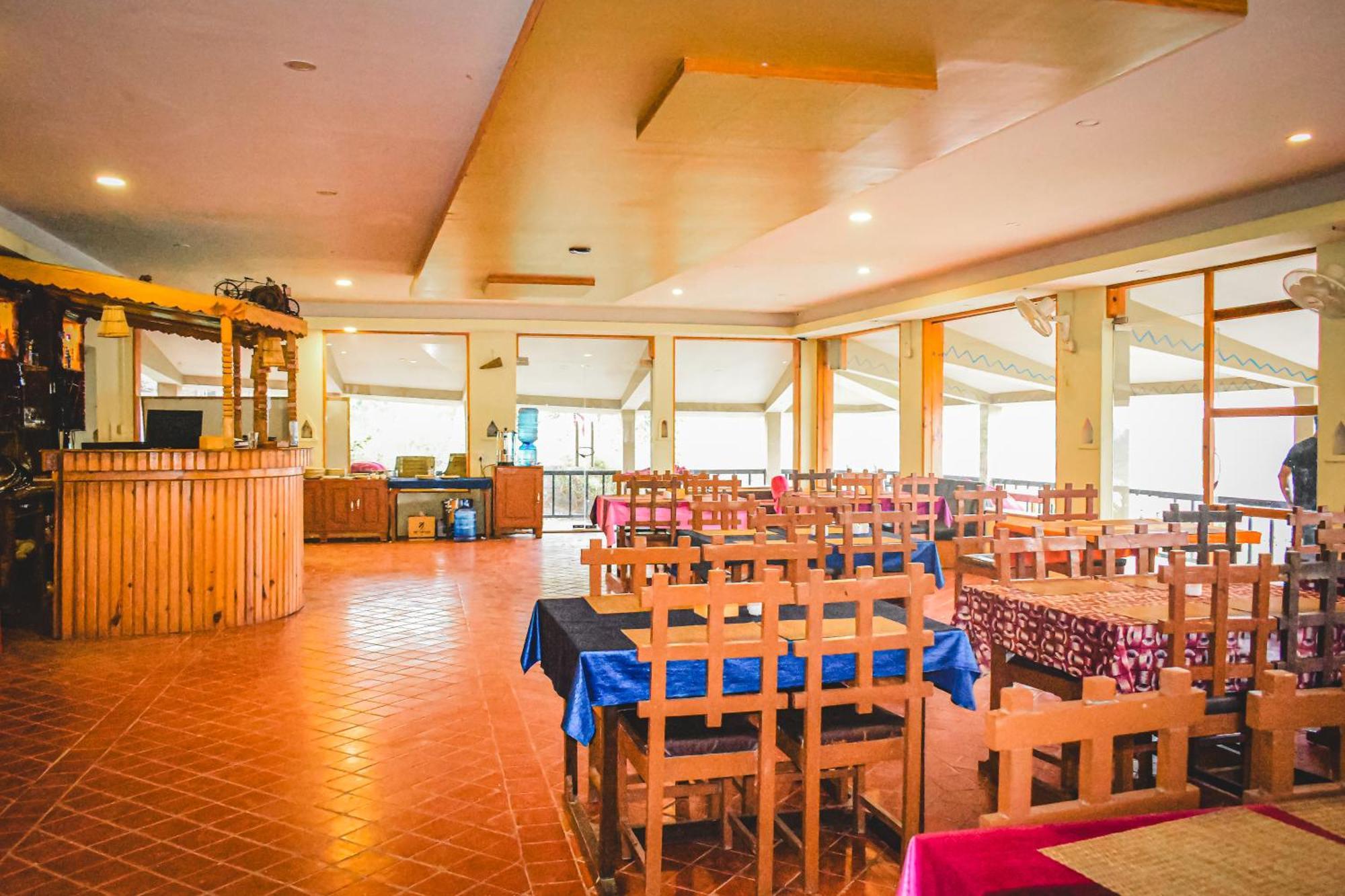 Chitwan Riverside Resort Саураха Экстерьер фото