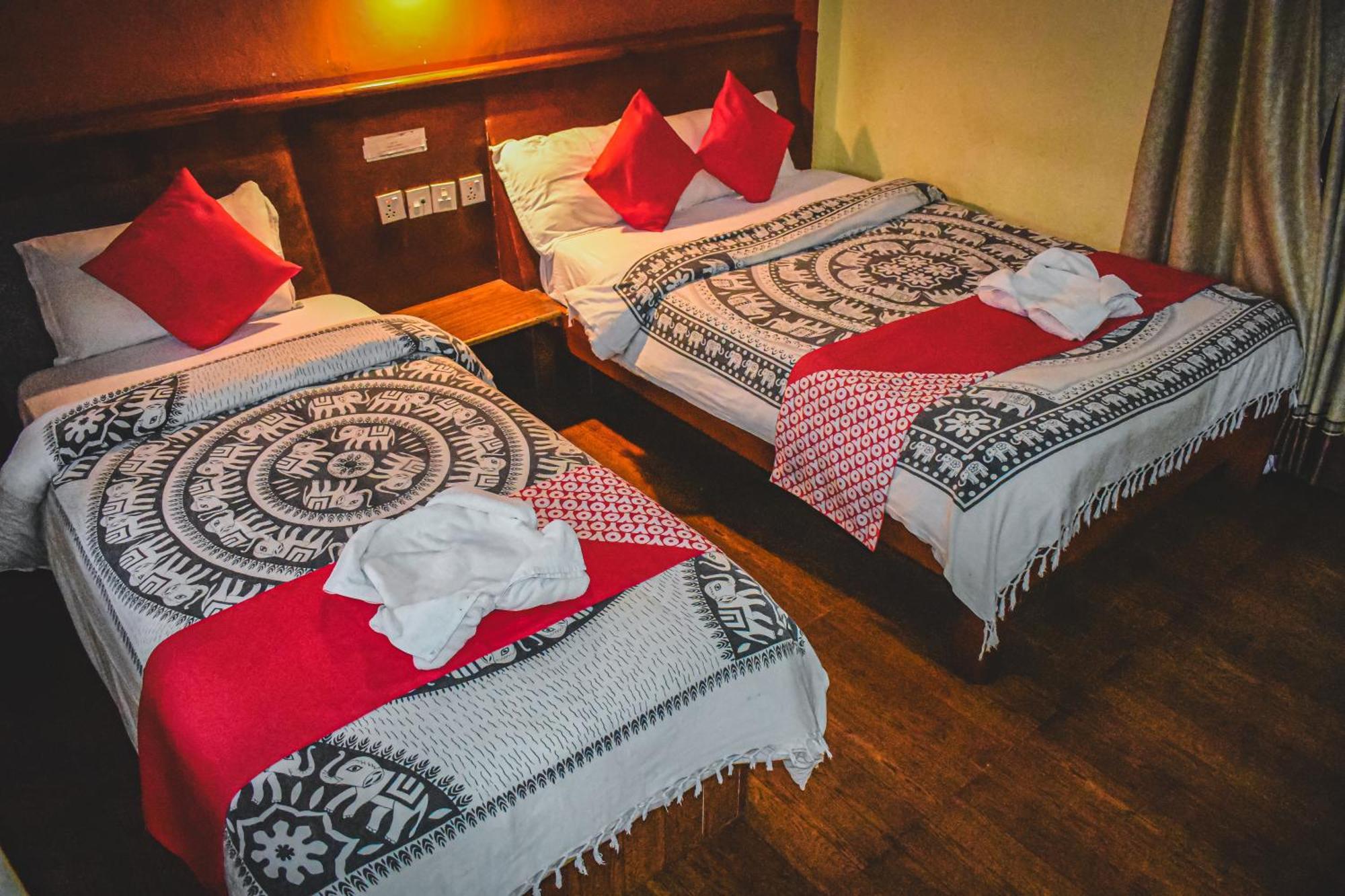 Chitwan Riverside Resort Саураха Экстерьер фото