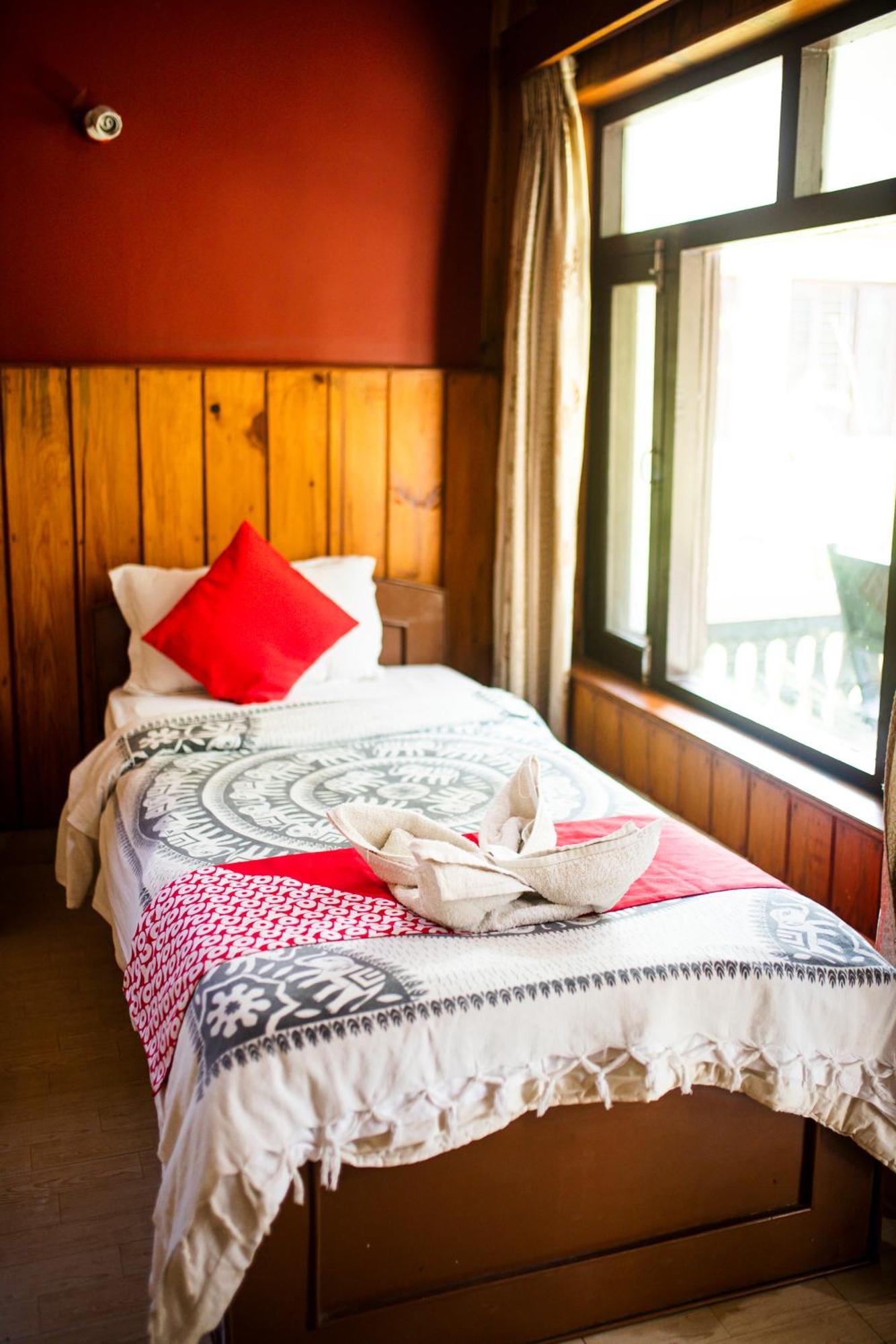 Chitwan Riverside Resort Саураха Экстерьер фото