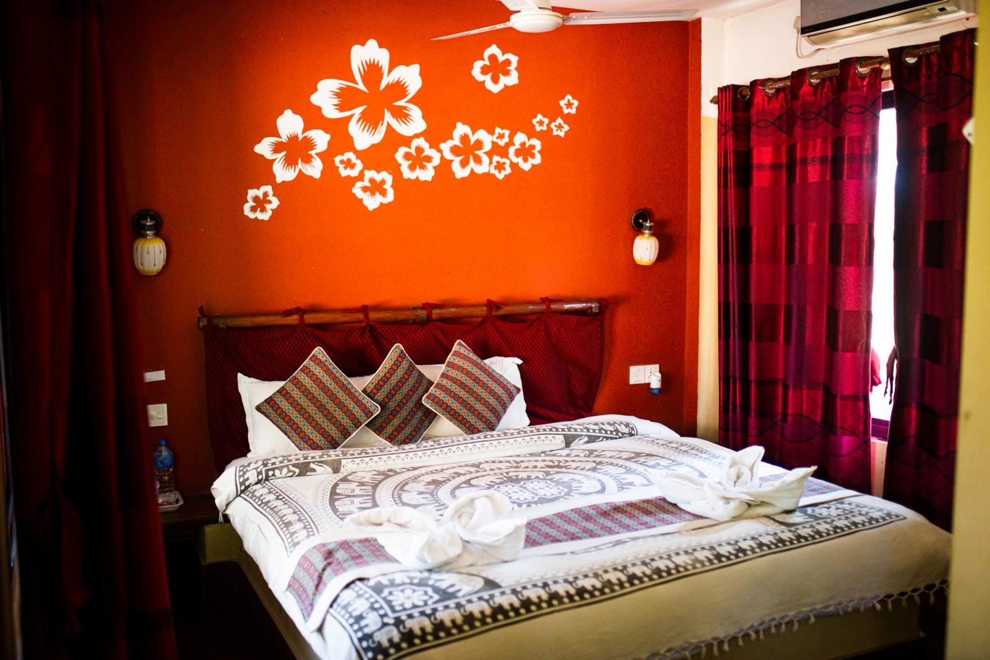 Chitwan Riverside Resort Саураха Экстерьер фото