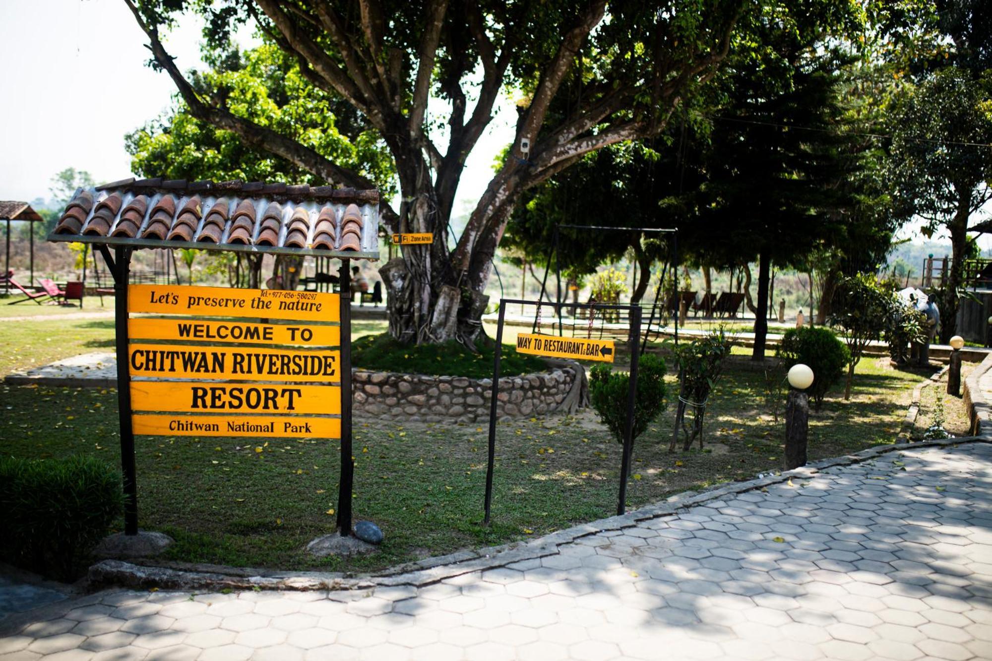 Chitwan Riverside Resort Саураха Экстерьер фото