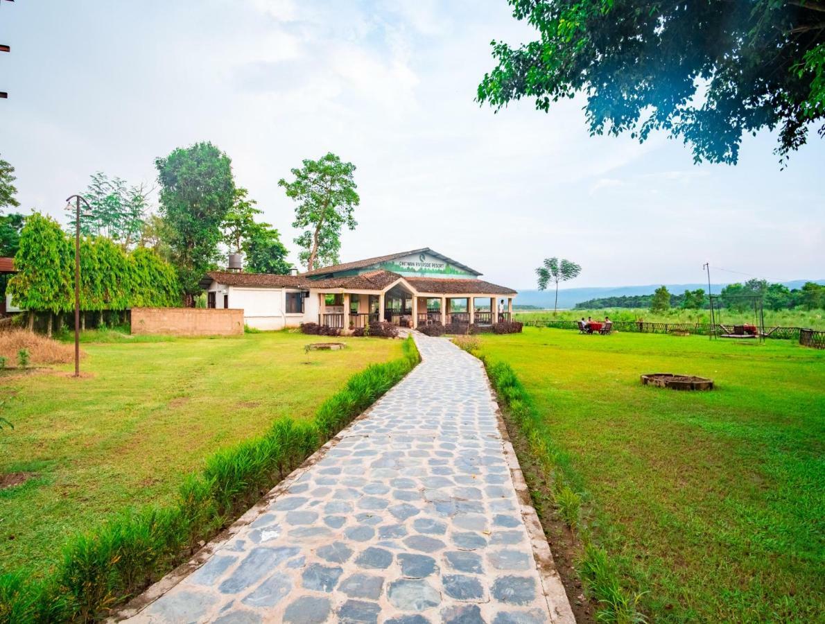 Chitwan Riverside Resort Саураха Экстерьер фото