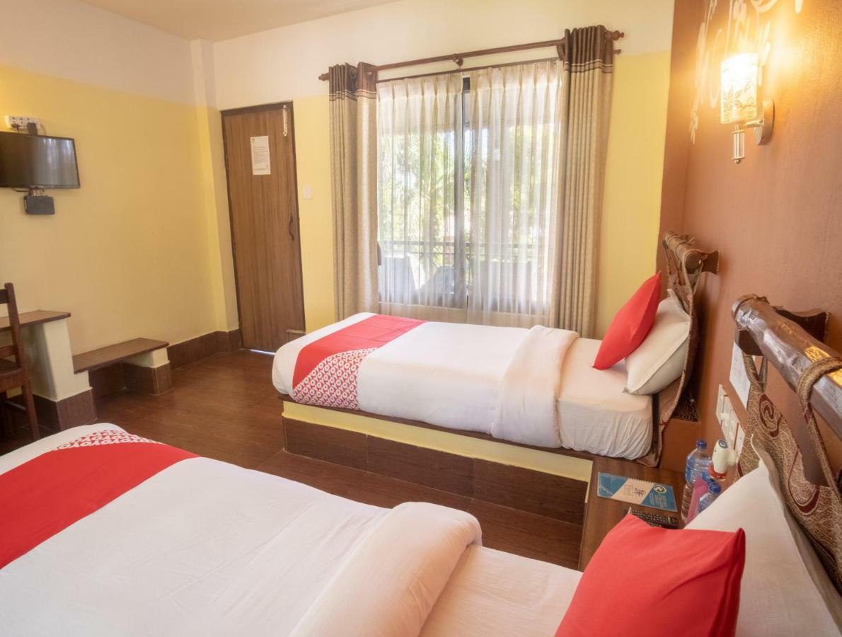 Chitwan Riverside Resort Саураха Экстерьер фото