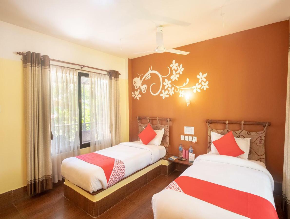 Chitwan Riverside Resort Саураха Экстерьер фото
