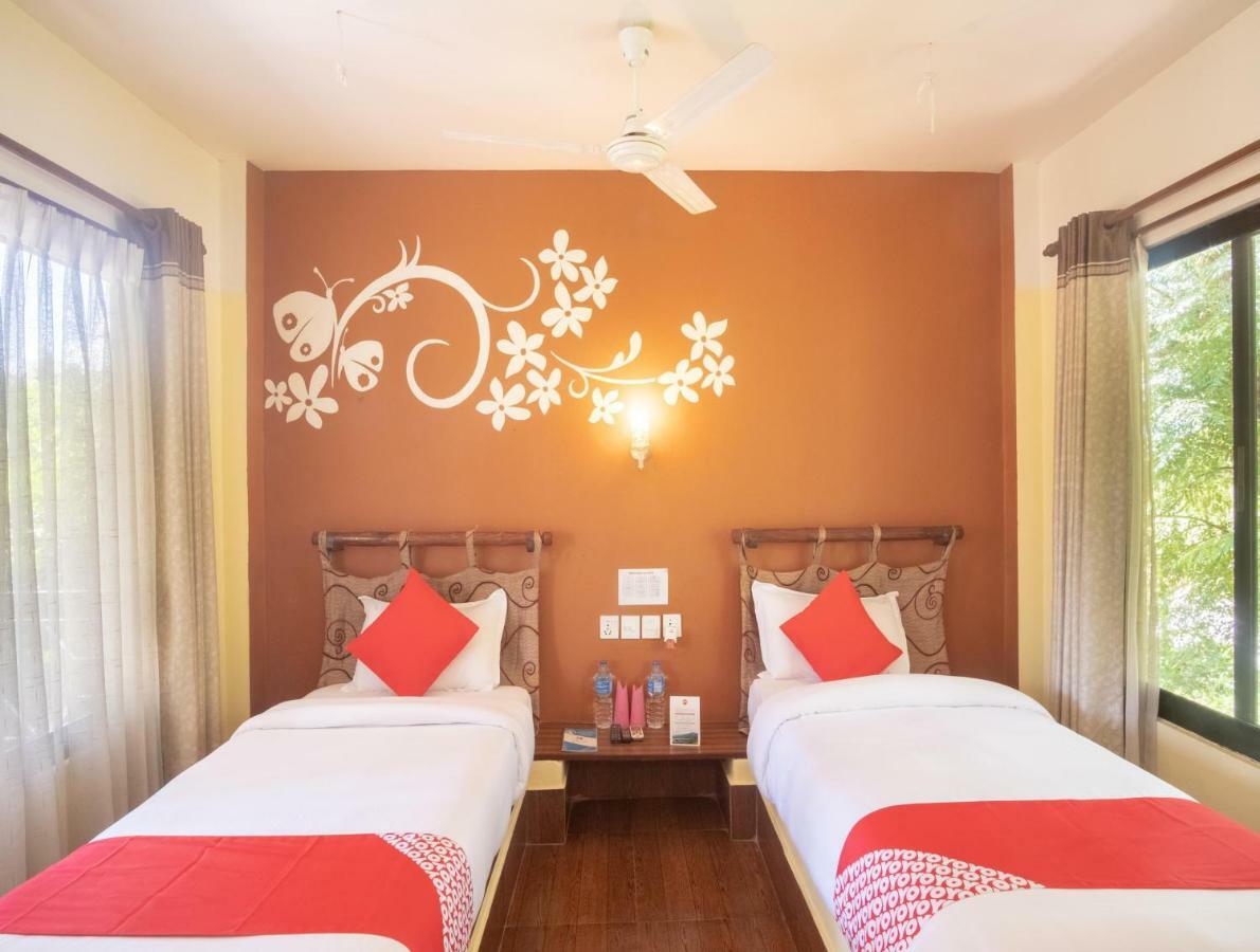 Chitwan Riverside Resort Саураха Экстерьер фото