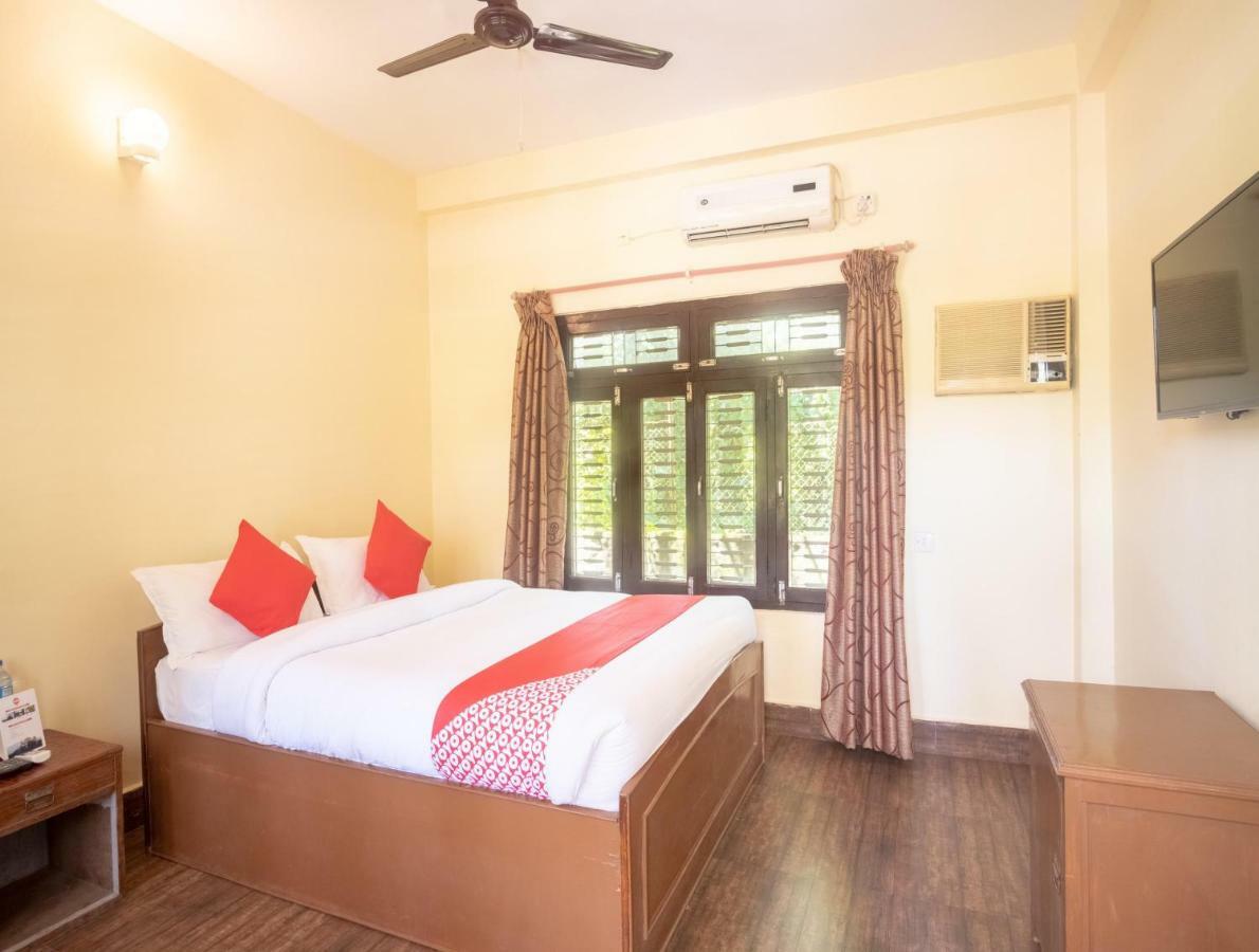 Chitwan Riverside Resort Саураха Экстерьер фото