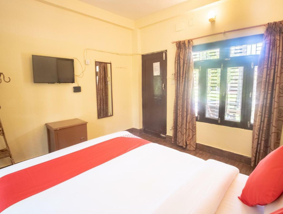Chitwan Riverside Resort Саураха Экстерьер фото