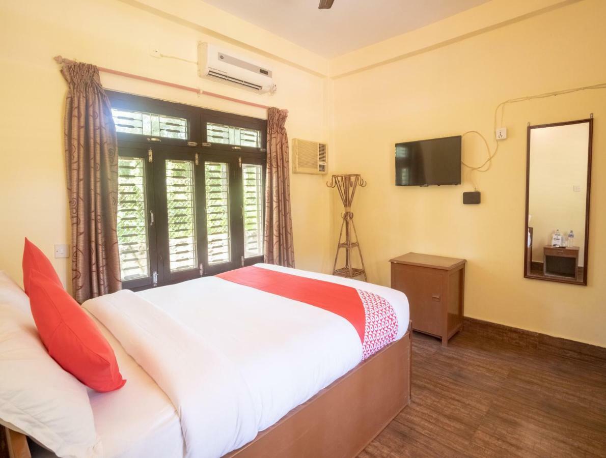 Chitwan Riverside Resort Саураха Экстерьер фото