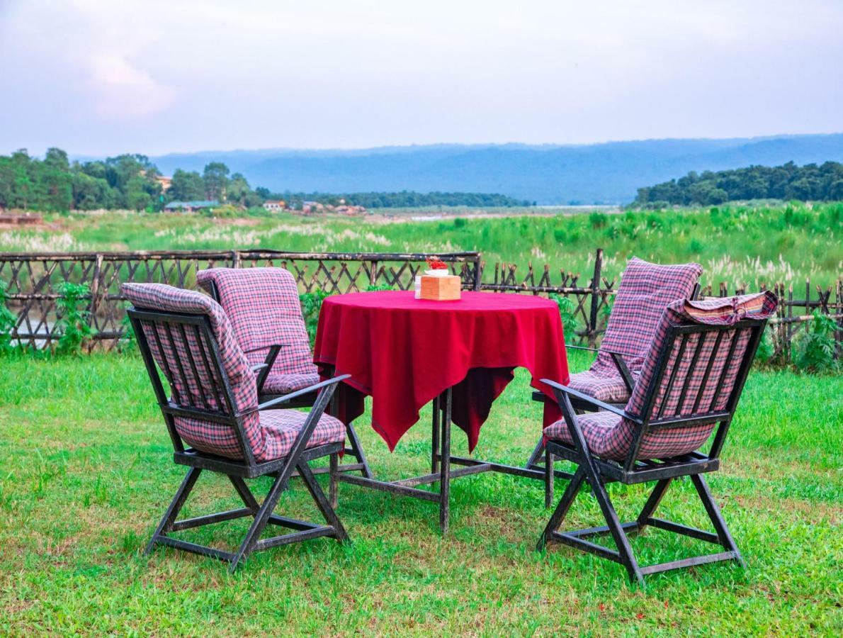 Chitwan Riverside Resort Саураха Экстерьер фото